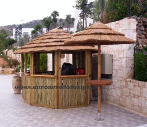 Chiosco 'Cancùn' rivestito in canna africana (Sabaudia)