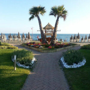 Chiosco in paglia 'Salus Beach-(Ostia)