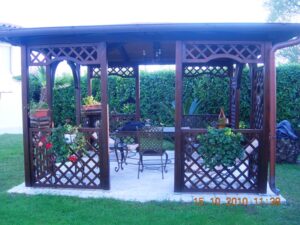 Gazebo in legno completo di griglie 'Terrazza privata'