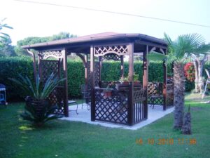 Gazebo in legno completo di griglie 'Terrazza privata'