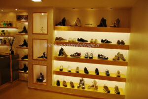 Negozio di abbigliamento finitura foglia oro 'Hamilton Shoes' (Formia)