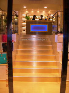 Negozio di abbigliamento finitura foglia oro 'Hamilton Shoes' (Formia)